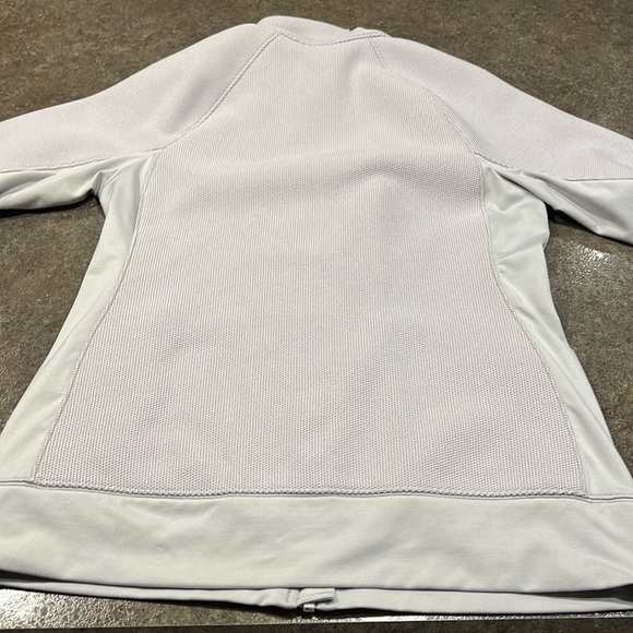 Women’s Under Armour, light weight jacket, Size Large - Picture 2 of 3